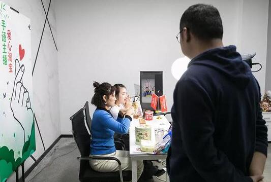 直播间，不能开口的女孩们 工作 奋斗 我看世界 好文分享 第2张